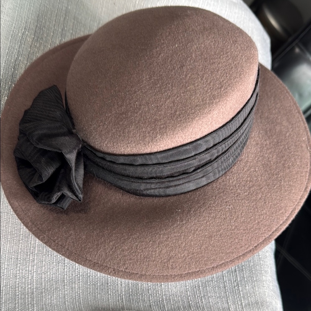 Sophisticated Brown Hat with Black Band